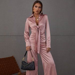COLLARED V-NECK JUMPSUIT WITH TIE